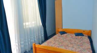 Гостиница Mini Hotel Uyut Утес Двухместный номер с 1 кроватью и балконом-1