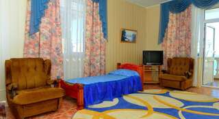 Гостиница Mini Hotel Uyut Утес Четырехместный номер с видом на море-2