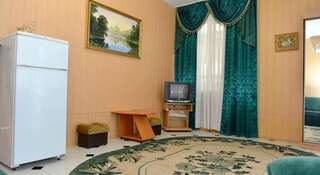 Гостиница Mini Hotel Uyut Утес Четырехместный номер -люкс-1